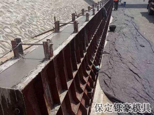 鋼防撞墻模具多少錢 鋼防撞墻模具多少錢